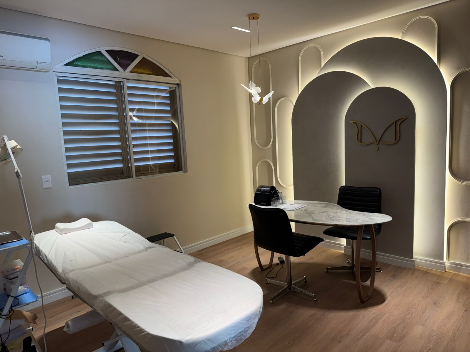 Sala de procedimentos aconchegante da Clínica Metamorphosis